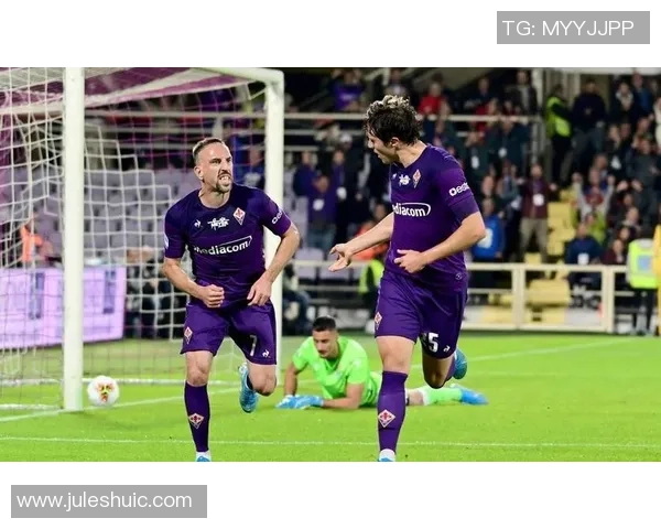 米兰与里昂激情对决中国赛场球迷热情高涨期待精彩瞬间